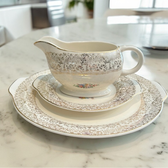 Warranted 22K Liberty Gold Fine China Dishes (16 pc) - Picture 5 of 16